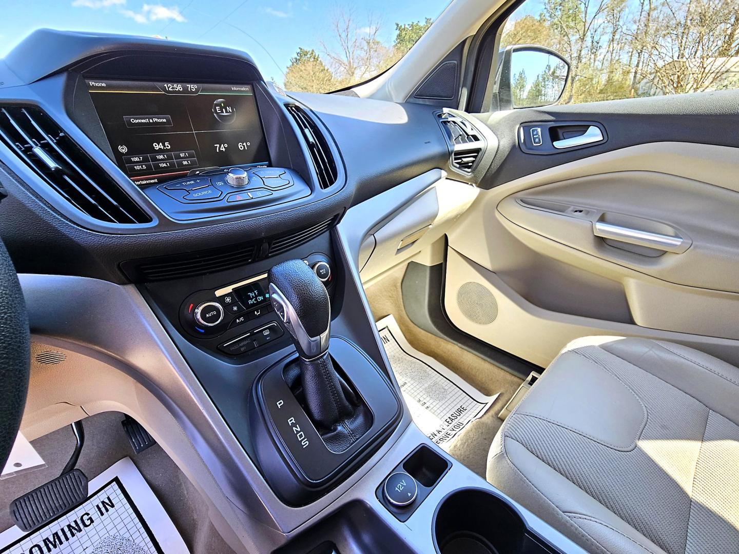 2014 WHITE Ford Escape SE FWD (1FMCU0G98EU) with an 2.0L L4 DOHC 16V engine, 6-Speed Automatic transmission, located at 18001 Kellogg Rd, Saucier, MS, 39574, (228) 832-1441, 39.421459, -76.641457 - Photo#14